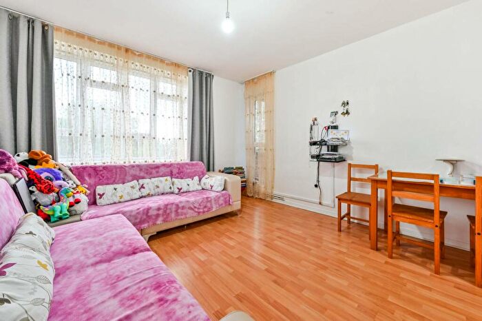 2 Bedroom Flat To Rent In Matthias Road, Stoke Newington, London, N16