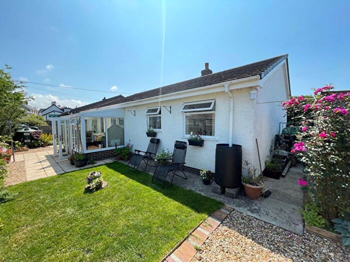 2 Bedroom Bungalow For Sale In Cross Inn, New Quay, SA44