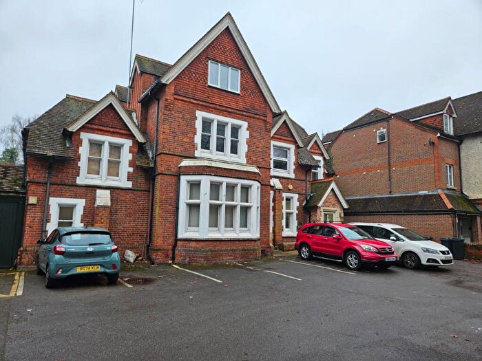 3 Bedroom Apartment To Rent In London Road, RG1