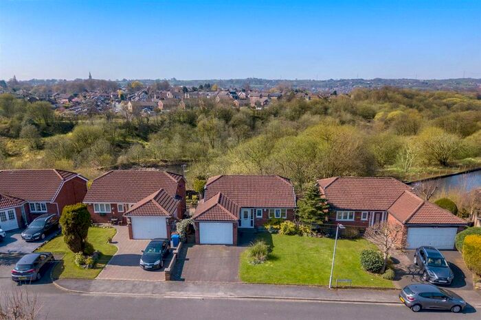 4 Bedroom Detached House To Rent In Kirkburn View, Bury, BL8