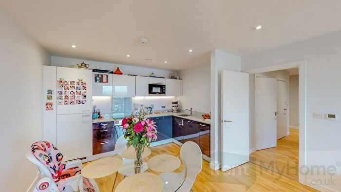 2 Bedroom Flat To Rent In Tinderbox House, Octavius Street, London, SE8