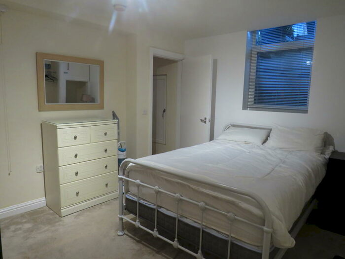1 Bedroom Flat To Rent In Moorlands Place, Halifax, HX1