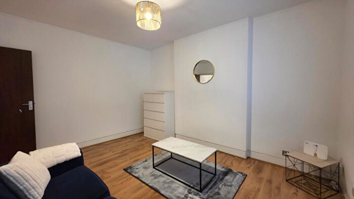 1 Bedroom Flat To Rent In Fanshaw Street, London, N1