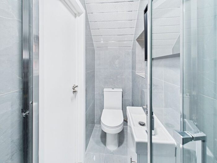 4 Bedroom Semi-Detached House To Rent In Stoke Road, Rainham, RM13