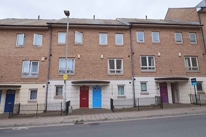 3 Bedroom Town House To Rent In Market Street, Exeter, EX1