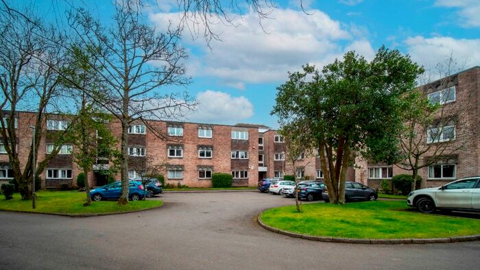 3 Bedroom Flat To Rent In Knowehead Gardens, Pollokshields, Glasgow, G41