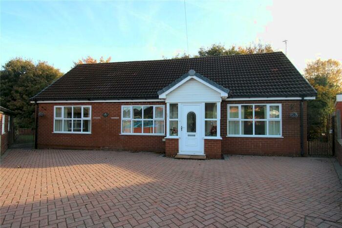 3 Bedroom Bungalow To Rent In Leaside Avenue, Chadderton, Oldham, Greater Manchester, OL1