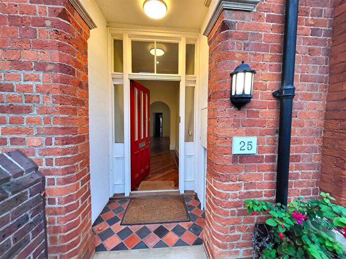 6 Bedroom Terraced House To Rent In Lansdowne Road, Bedford, MK40