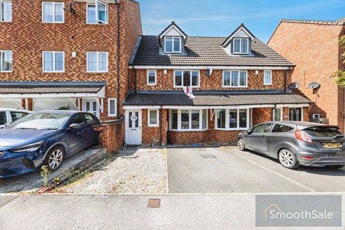 3 Bedroom Town House For Sale In Deans Court, Pontefract, WF8