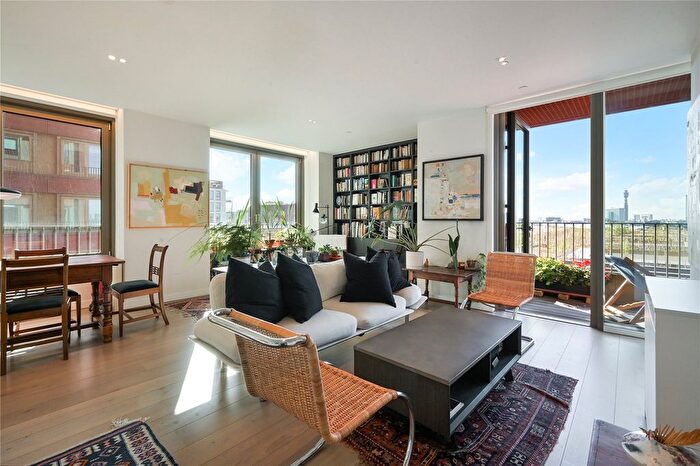 2 Bedroom Flat For Sale In Tapestry Apartments, Canal Reach, N1C