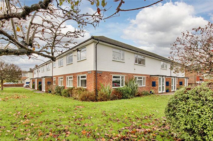 3 Bedroom Flat For Sale In Robyns Way, Sevenoaks, Kent, TN13