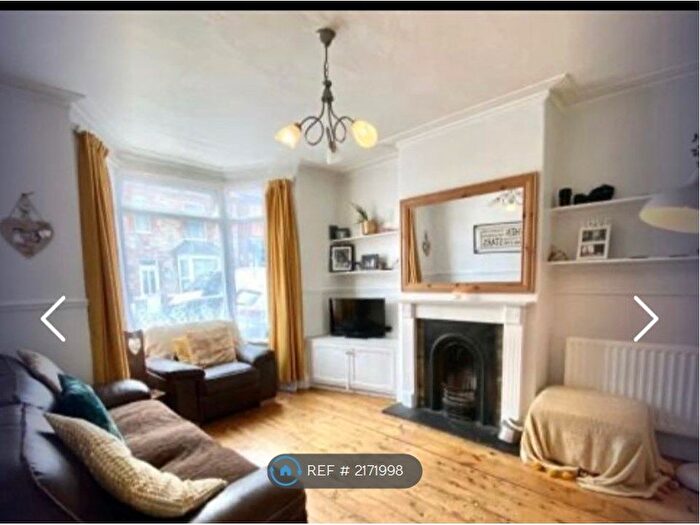 3 Bedroom Terraced House To Rent In George St, Taunton, TA2