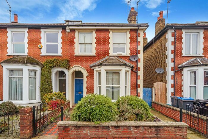 2 Bedroom Flat To Rent In Alexandra Road, London, SW19