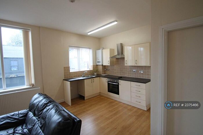 2 Bedroom Flat To Rent In Middlewood Road, Sheffield, S6