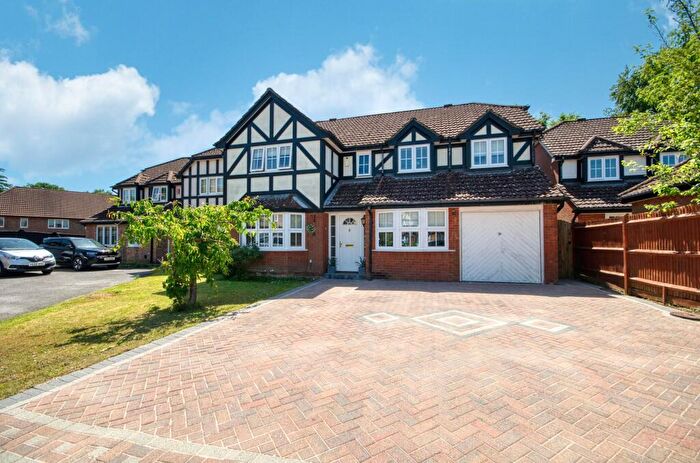4 Bedroom Detached House For Sale In Wilderness Heights, West End, Hampshire, SO18