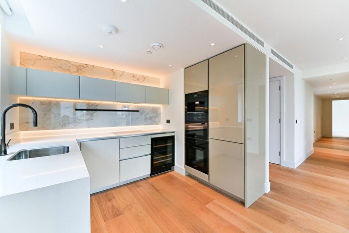 3 Bedroom Flat To Rent In White City Living, London, W12