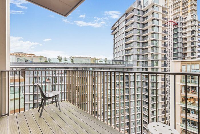 2 Bedroom Flat For Sale In Fountain Park Way, White City, W12