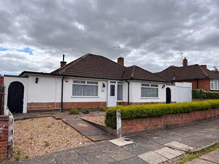 2 Bedroom Detached Bungalow For Sale In Oakside Crescent, Leicester, LE5