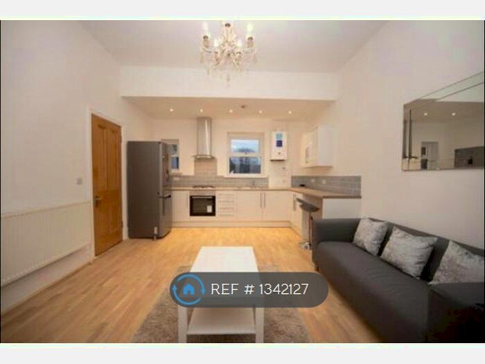 2 Bedroom Flat To Rent In Kirkland Court, Cardiff, CF23