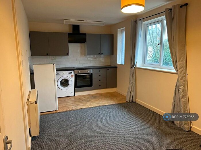 1 Bedroom Flat To Rent In Carman Close, Swindon, SN3