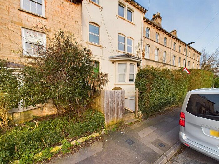 1 Bedroom Apartment For Sale In Whitehall, Stroud, Gloucestershire, GL5