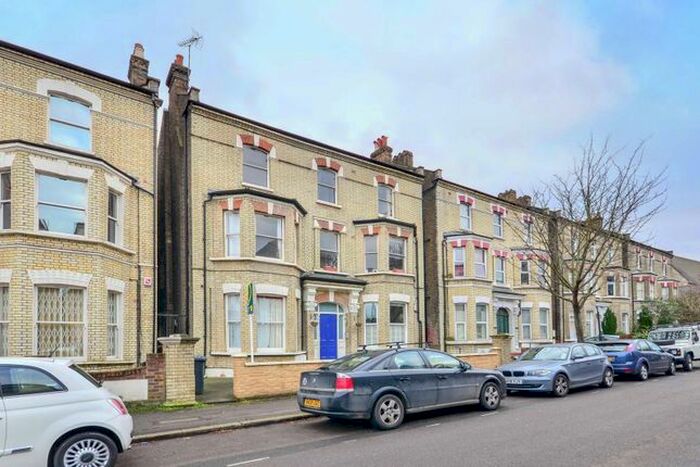3 Bedroom Flat To Rent In Lambert Road, Brixton, London, SW2