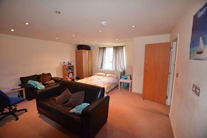 6 Bedroom Semi-Detached House To Rent In Harrington Drive, Nottingham, NG7