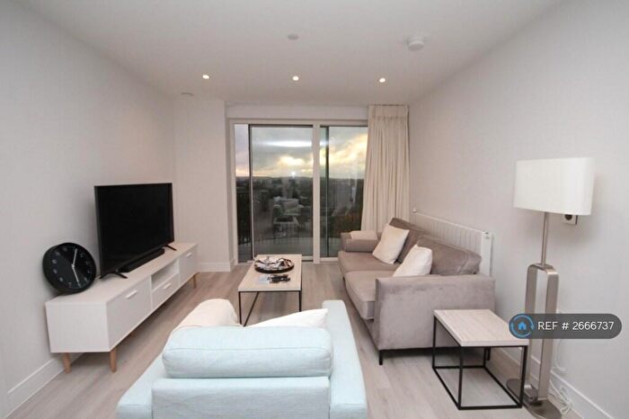 2 Bedroom Flat To Rent In Cairncross House, London, SE3