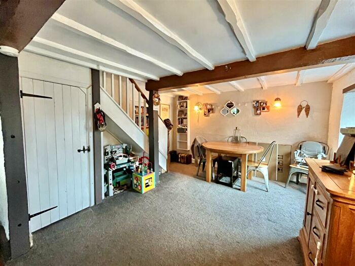 2 Bedroom Cottage For Sale In New Road, Littledean, Cinderford, GL14