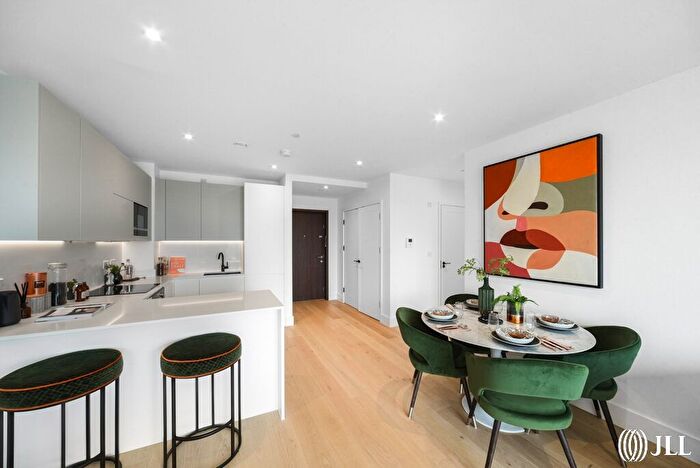 1 Bedroom Flat To Rent In Capital Interchange Way, Brentford, TW8