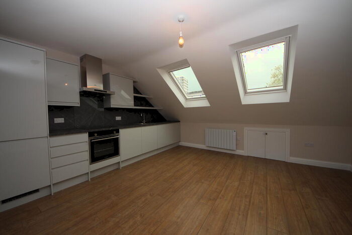 1 Bedroom Flat To Rent In Kingston Upon Thames, KT1