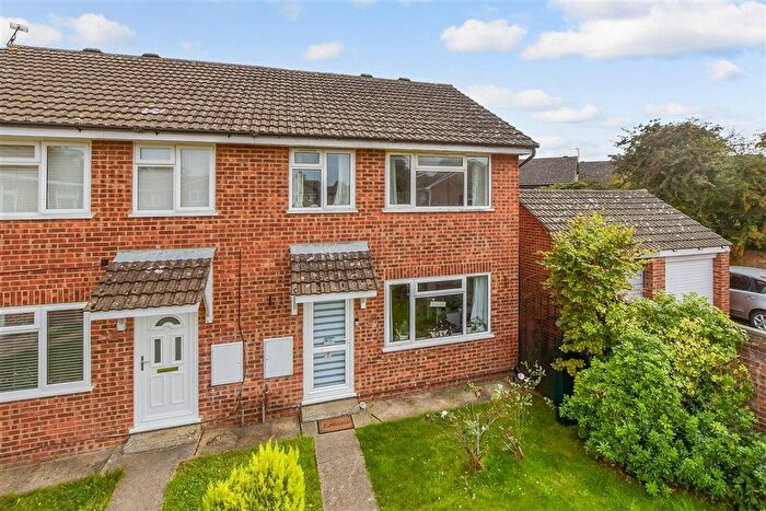 3 Bedroom Semi-Detached House For Sale In Chestnut Close, Ashford, Kent, TN23