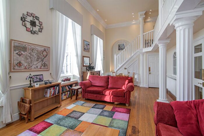 3 Bedroom Flat For Sale In Beaufort Arms Court, Monmouth, Monmouthshire, NP25