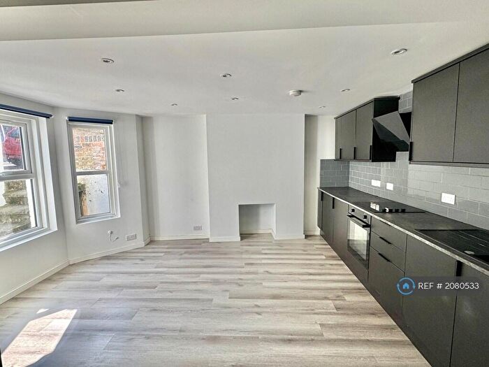 2 Bedroom Flat To Rent In Bradstone Avenue, Folkestone, CT19