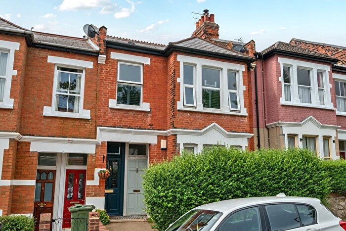 2 Bedroom Maisonette For Sale In Casewick Road, West Norwood, London, SE27