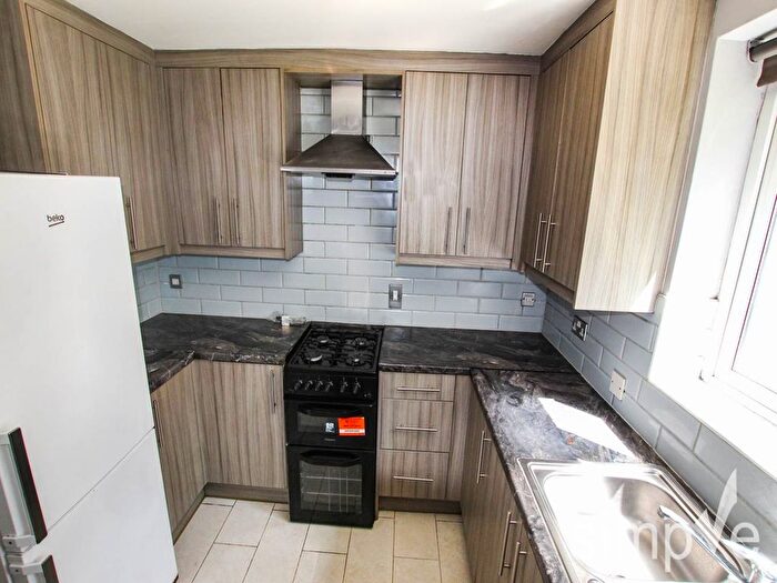 2 Bedroom Flat To Rent In Alexandra Road, Hounslow, Middlesex, TW3