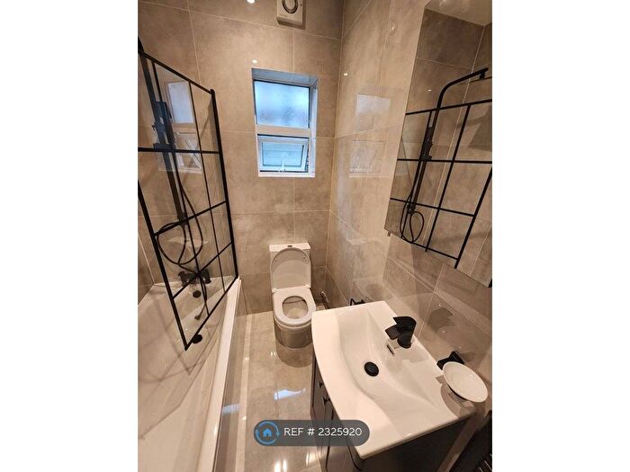 3 Bedroom Flat To Rent In Windus Road, London, N16