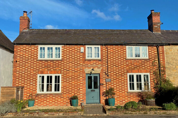 4 Bedroom Character Property For Sale In School Lane, Stadhampton, OX44
