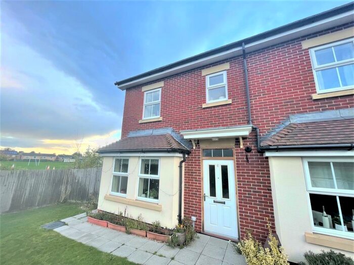 3 Bedroom End Of Terrace House To Rent In Newbury, Berkshire, RG14