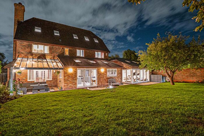 7 Bedroom Detached House For Sale In Willets Rise, Shenley Church End, MK5
