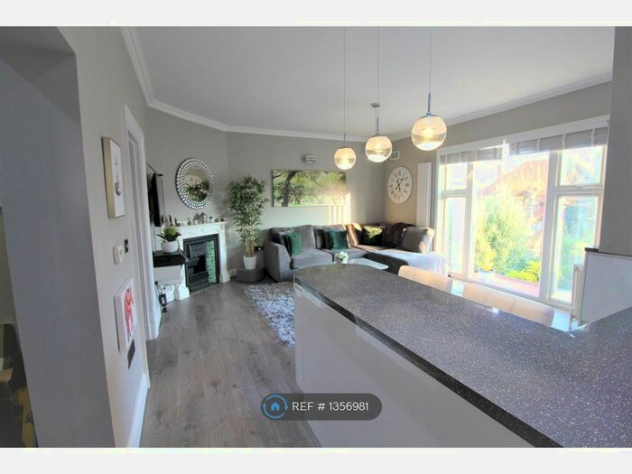 2 Bedroom Flat To Rent In Mitcham Park, Mitcham, CR4