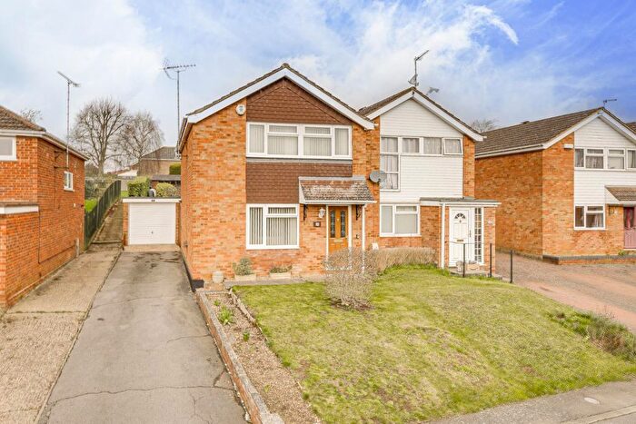 3 Bedroom Semi Detached House For Sale In Bideford Green, Leighton Buzzard, LU7