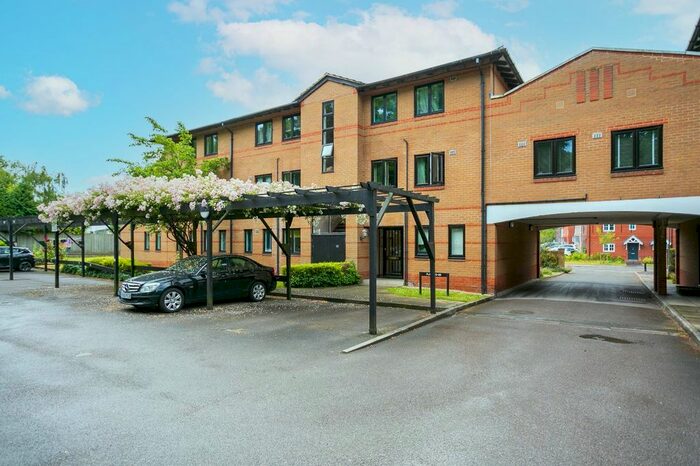 2 Bedroom Flat To Rent In Lake View, Railway Terrace, Kings Langley, Hertfordshire, WD4