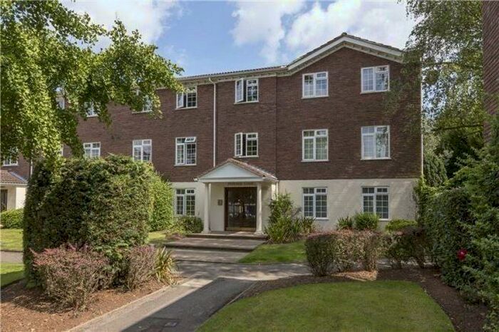 2 Bedroom Apartment To Rent In Weybridge, KT13