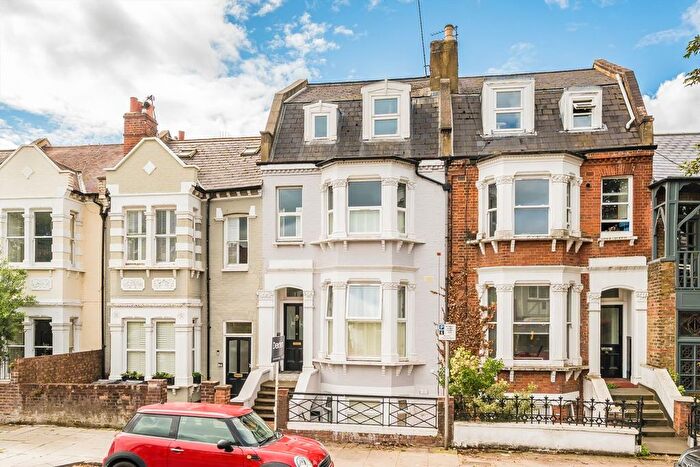 2 Bedroom Flat To Rent In St. Margarets Road, St Margarets, TW1