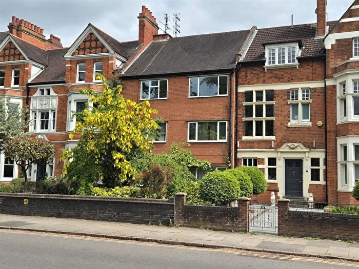 2 Bedroom Flat To Rent In East Park Parade, Northampton, NN1