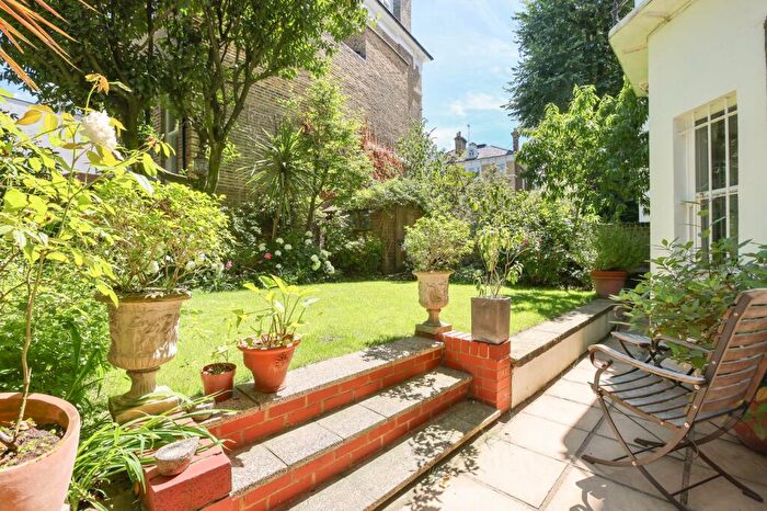 3 Bedroom Flat For Sale In Redcliffe Gardens, London, SW10