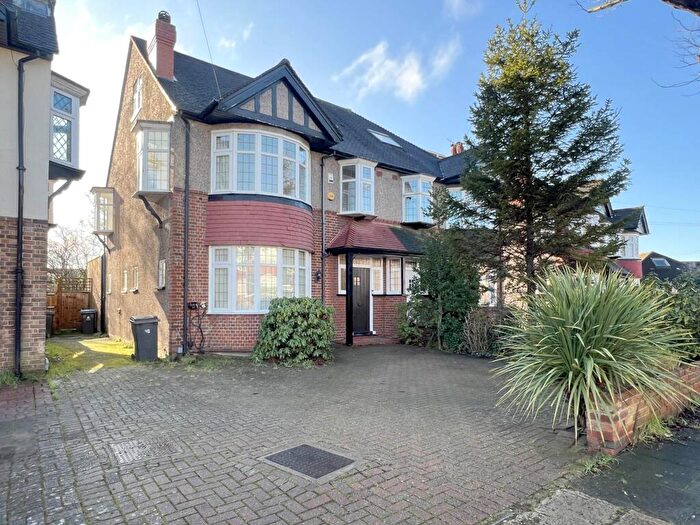 5 Bedroom Semi Detached House For Sale In Buxton Drive, New Malden, KT3