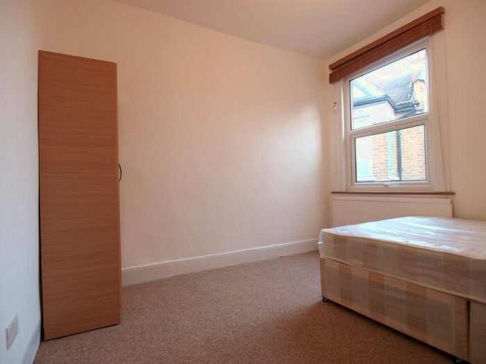 4 Bedroom Flat To Rent In Vale Road, Manor House, N4