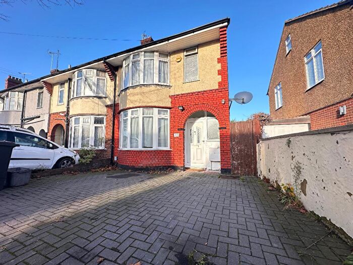 3 Bedroom Semi-Detached House For Sale In Icknield Road, Leagrave, Luton, Bedfordshire, LU3